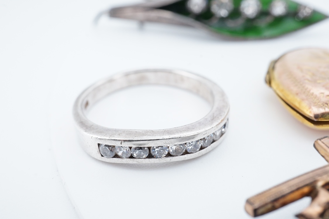A small group of sterling, white metal and and other jewellery, including a charm bracelet, frog brooch, etc.